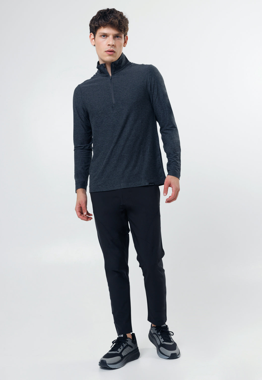 חולצה מנדפת עם צווארון