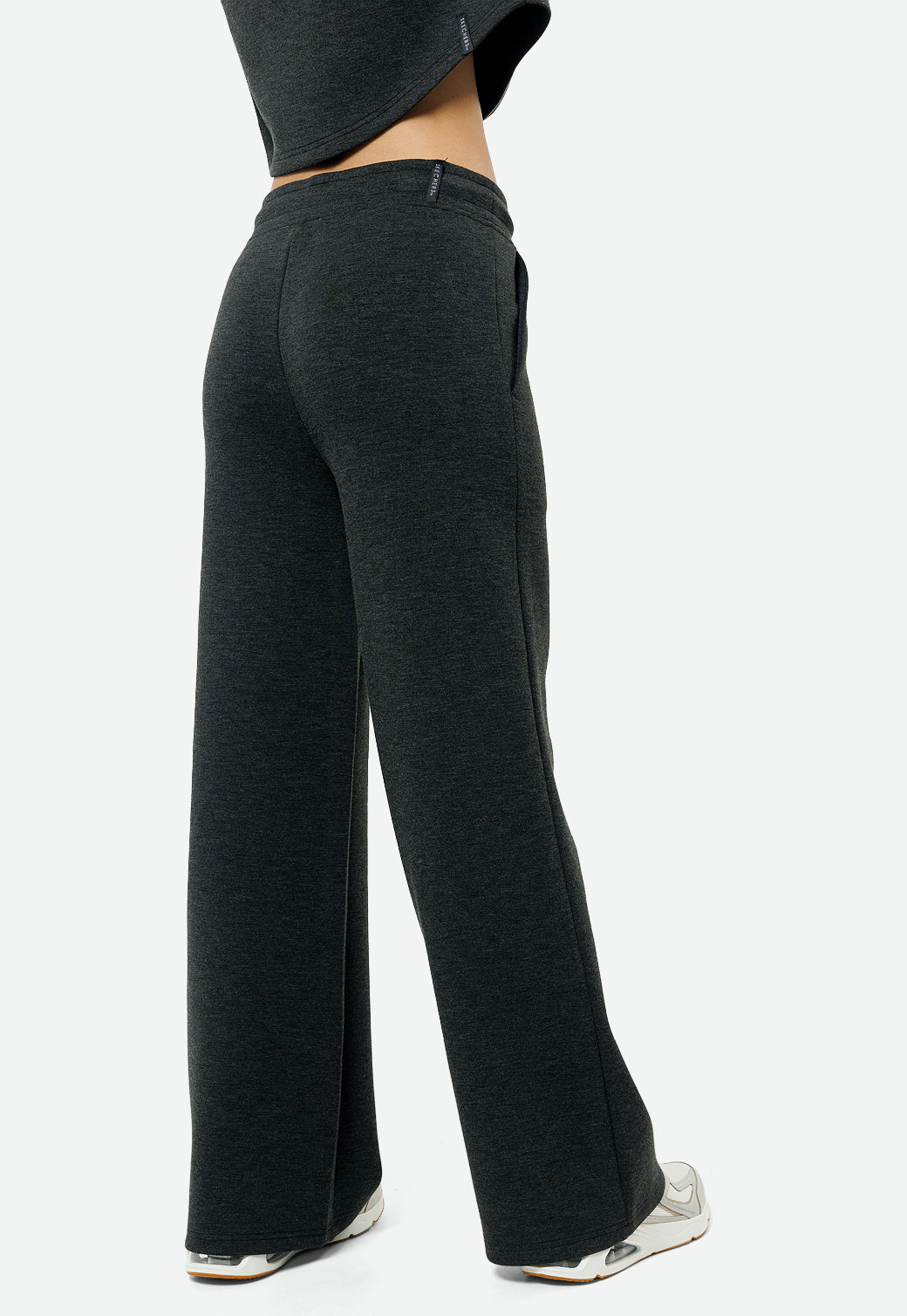 מכנס אינטרלוק בגיזרה מתרחבת