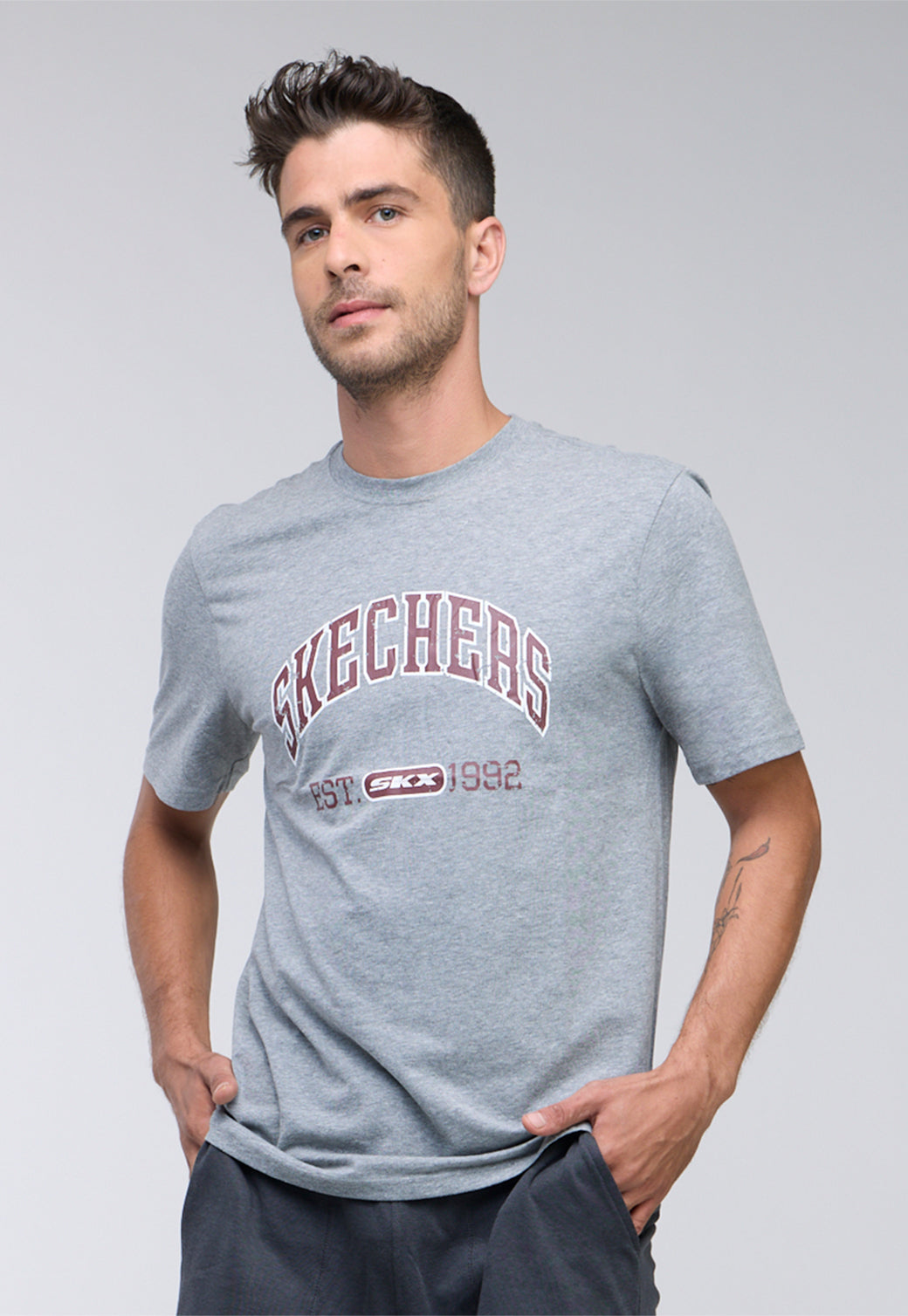 טישירט קצר עם הדפס לוגו