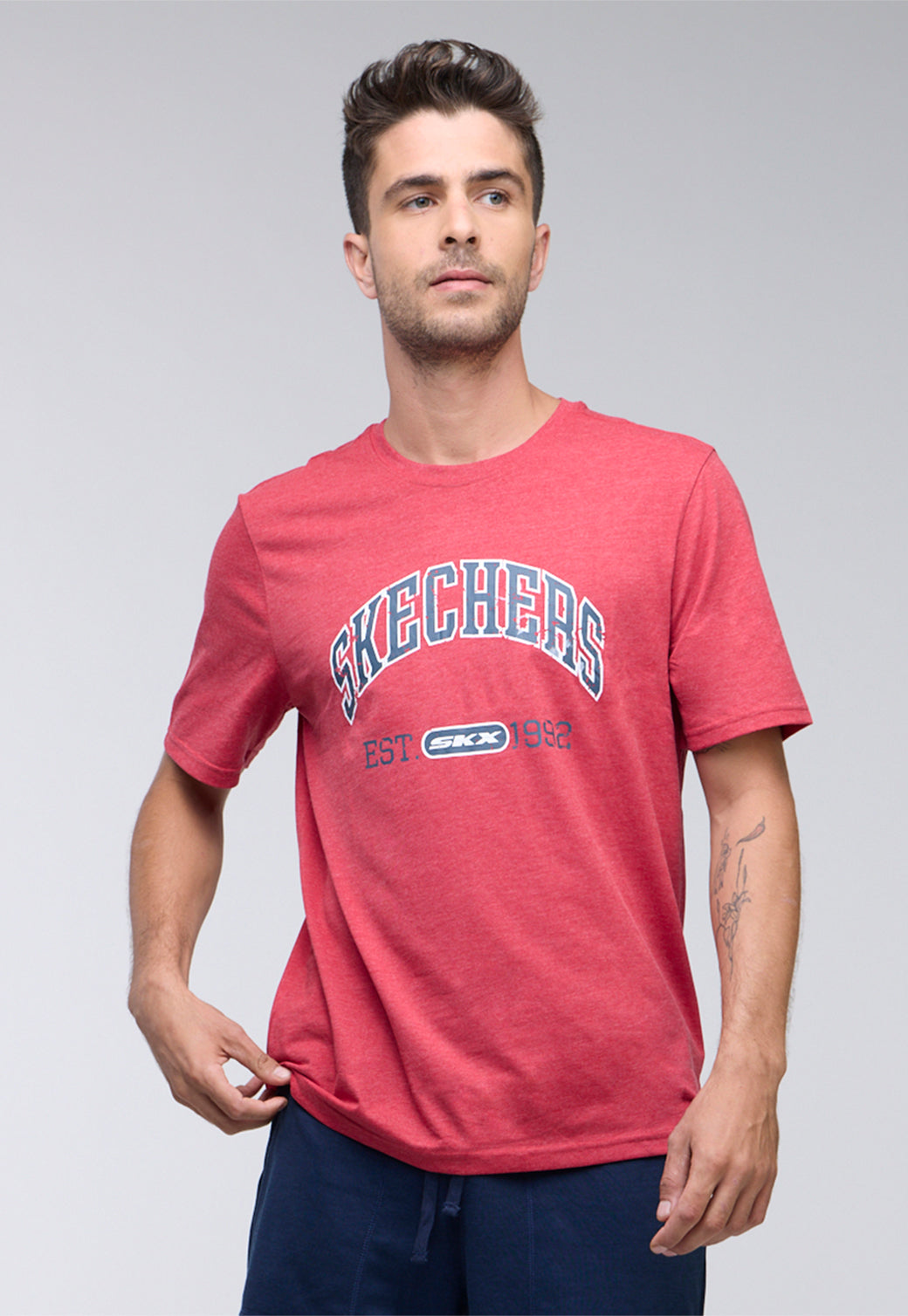 טישירט קצר עם הדפס לוגו