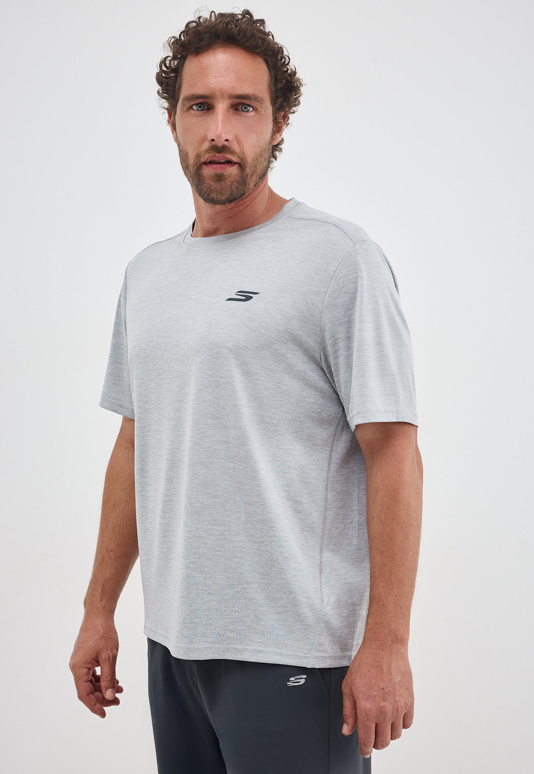 טישירט פרפורמנס קצרה מנדפת