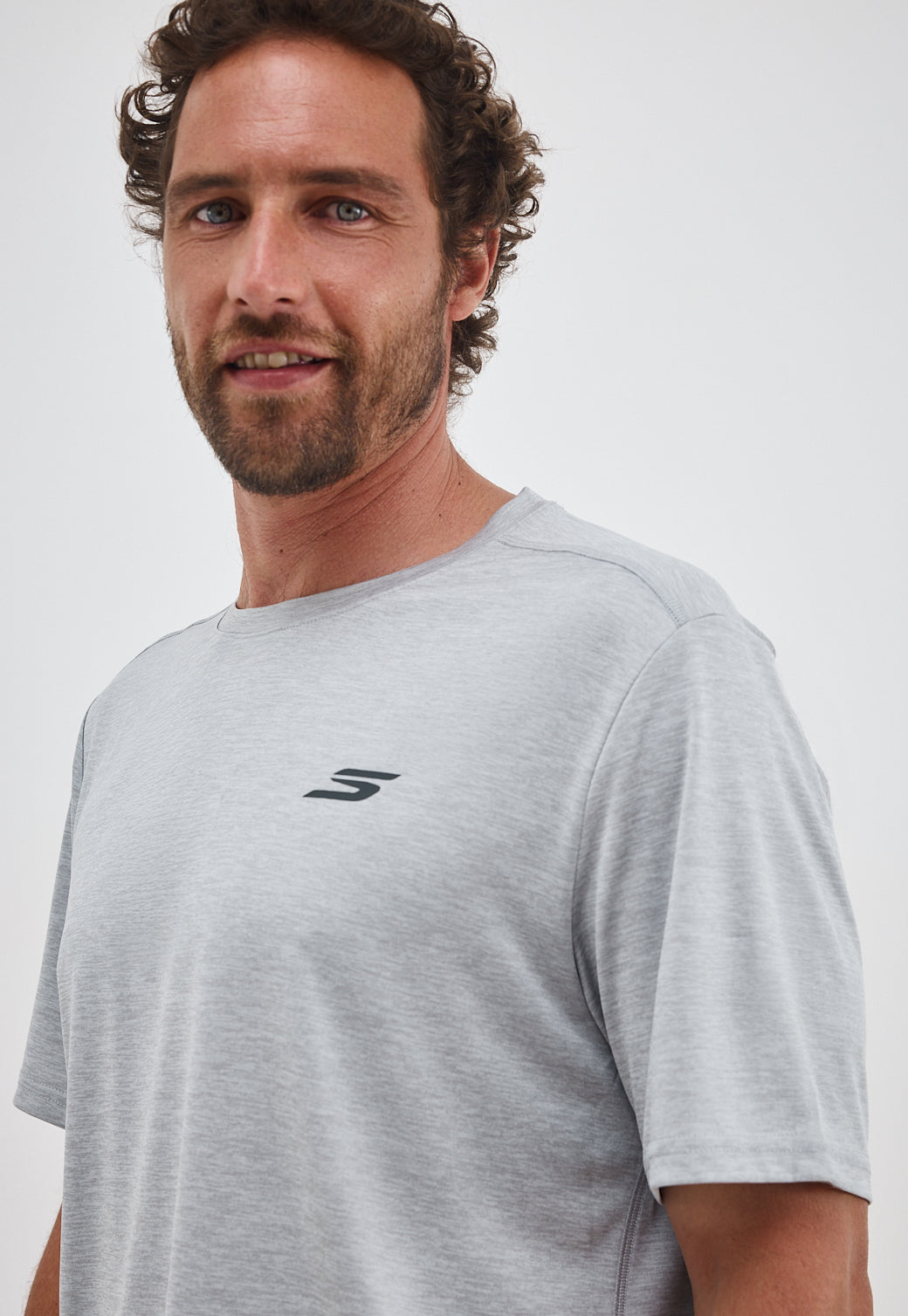 טישירט פרפורמנס קצרה מנדפת