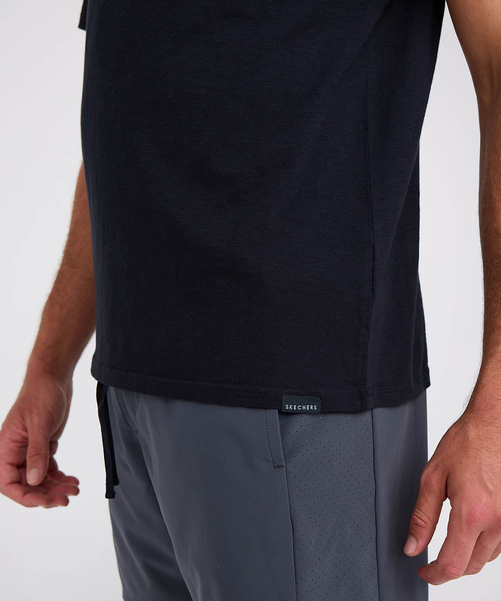 טישרט קצר עם כיס קדמי