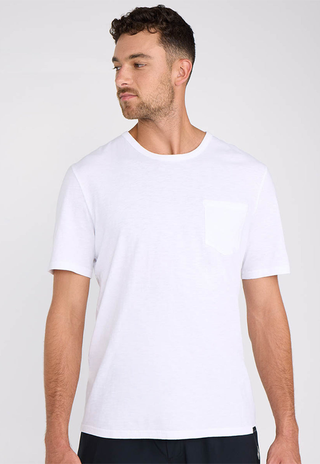 טישירט קצר עם כיס קדמי