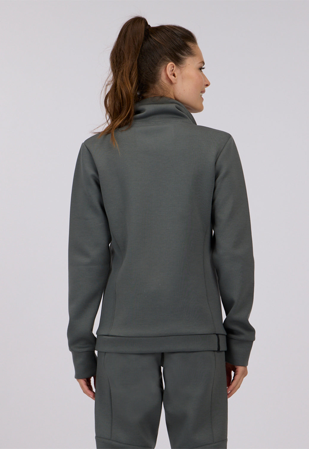 עליונית אינטרלוק עם לוגו רקום