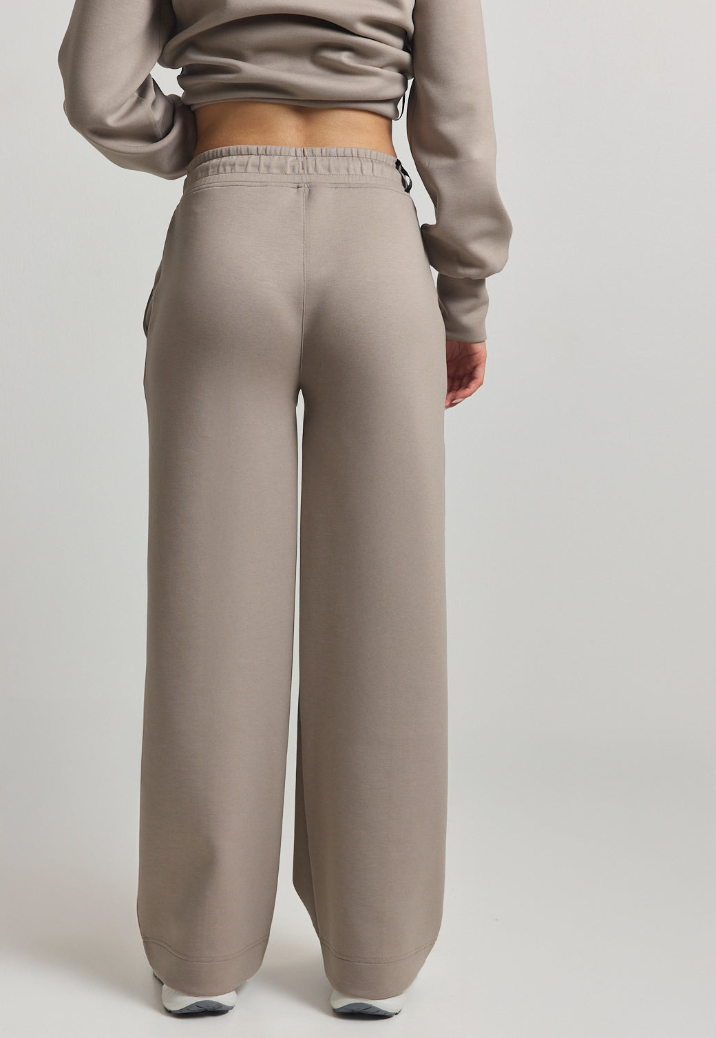 מכנס אינטרלוק בגיזרה מתרחבת