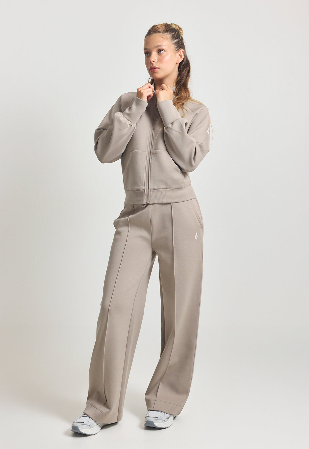 מכנס אינטרלוק בגיזרה מתרחבת