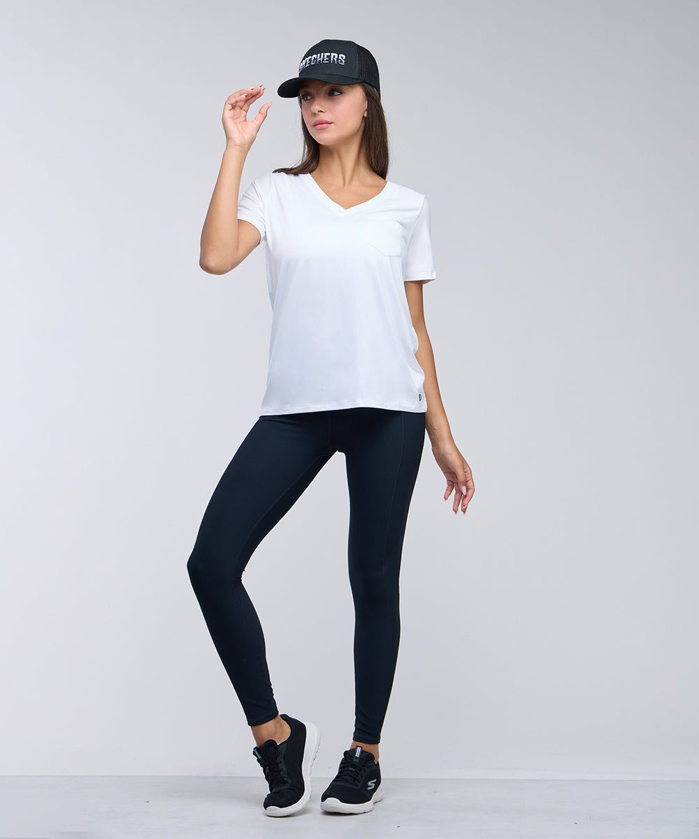 חולצת וי קצרה עם כיס קדמי