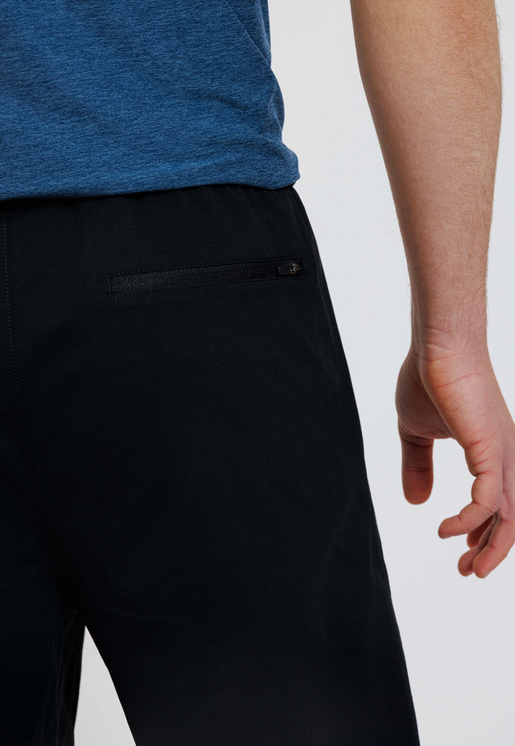 מכנס קצר עם לוגו