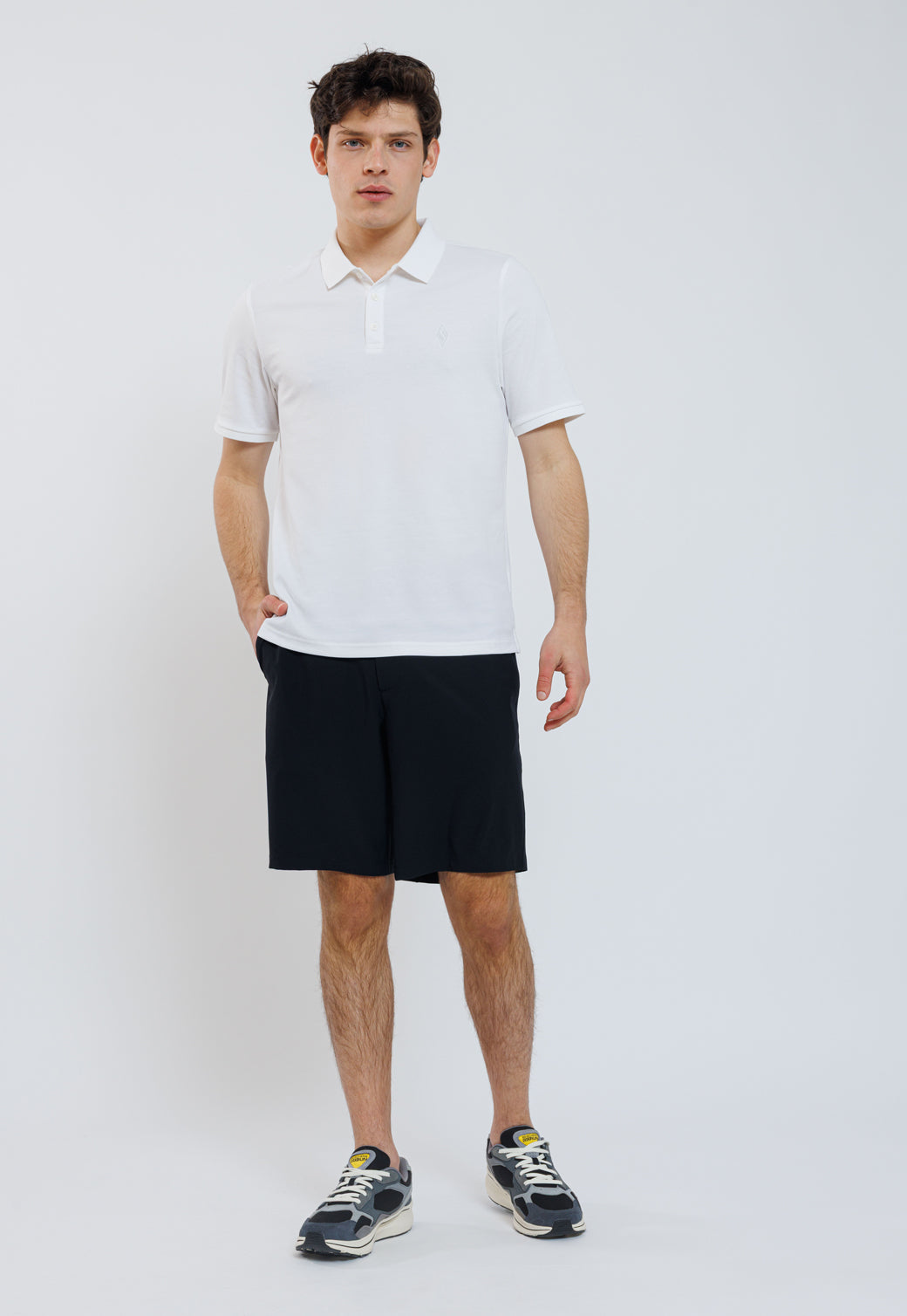 חולצת פולו קצרה