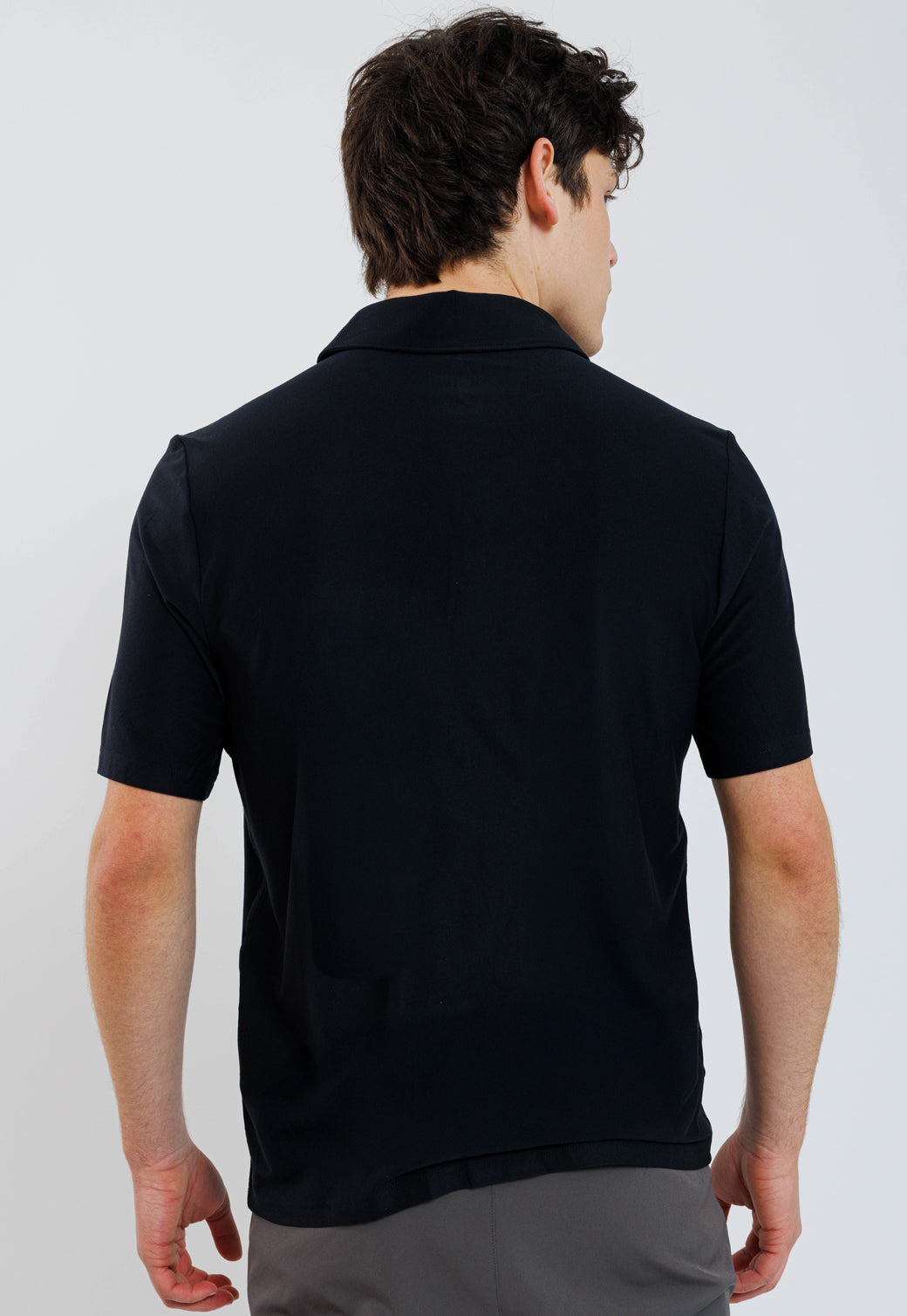 חולצת פולו קצרה