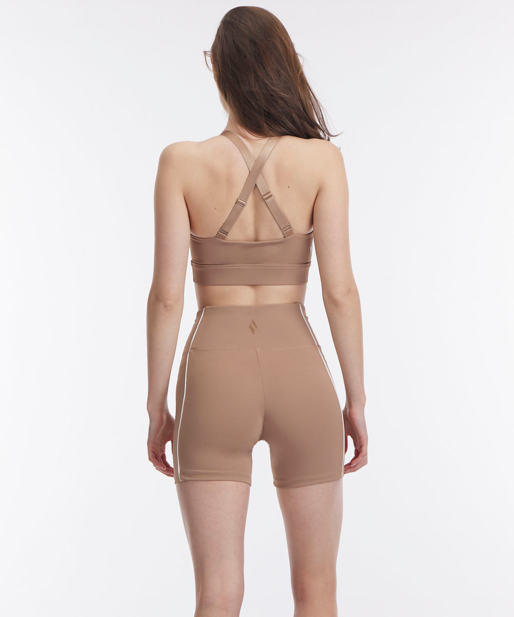 טופ ספורט עם חיתוך תחתון