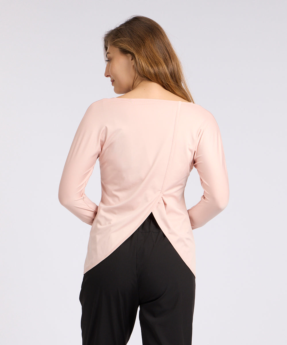 חולצה עם מעטפת בגב