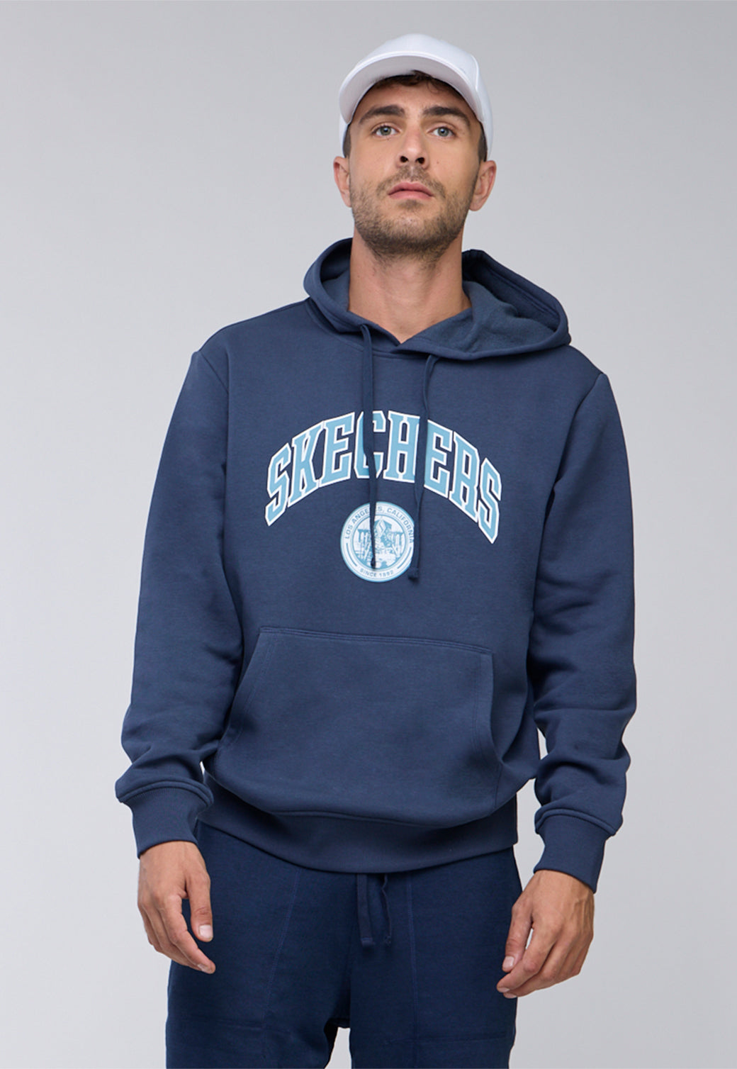 קפוצ'ון עם לוגו