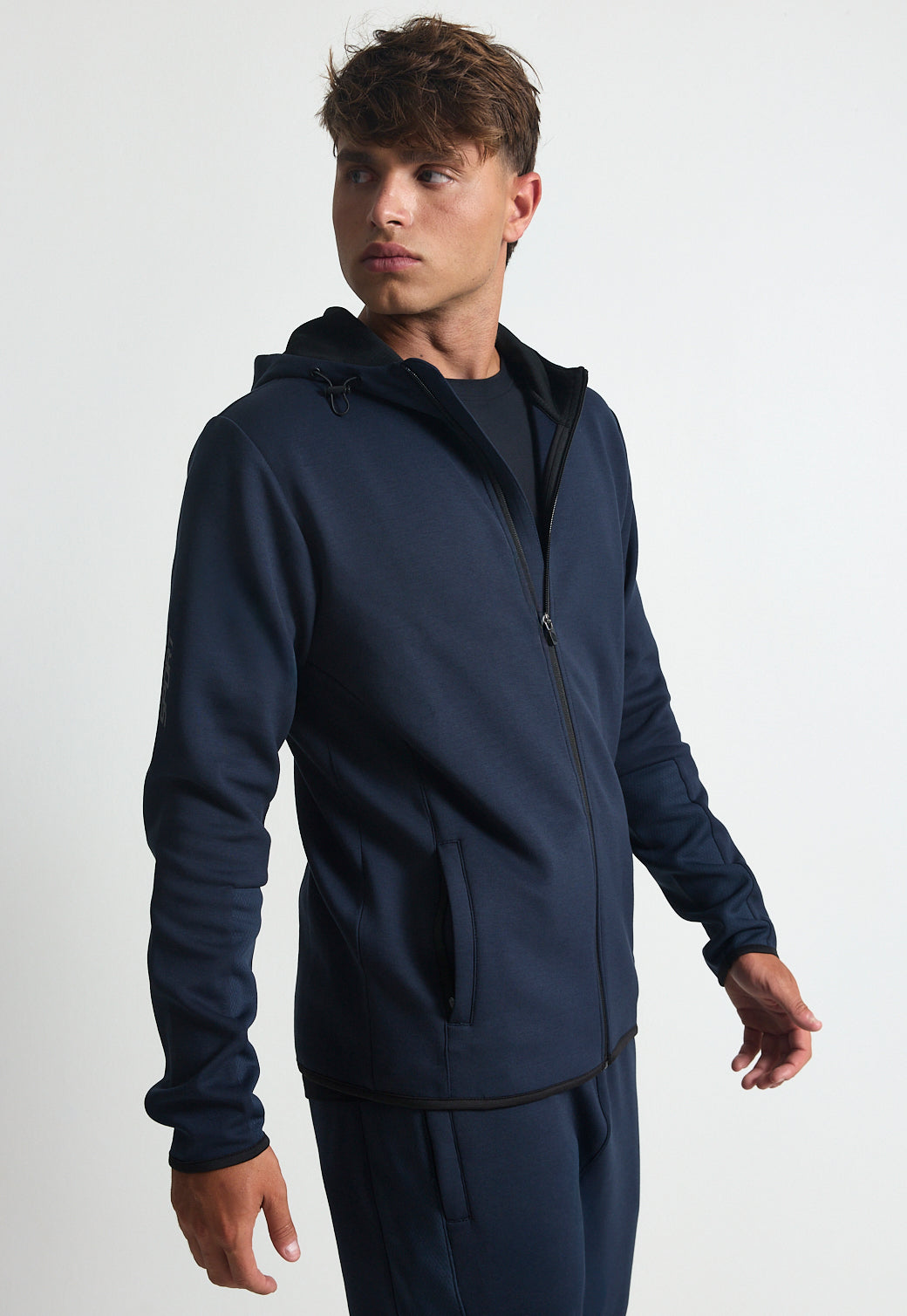 ג'קט אינטרלוק עם קפוצ'ון