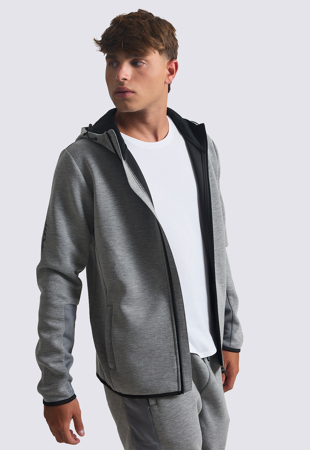 ג'קט אינטרלוק עם קפוצ'ון