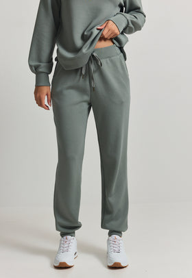 מכנס ג'וגר צבע בז'