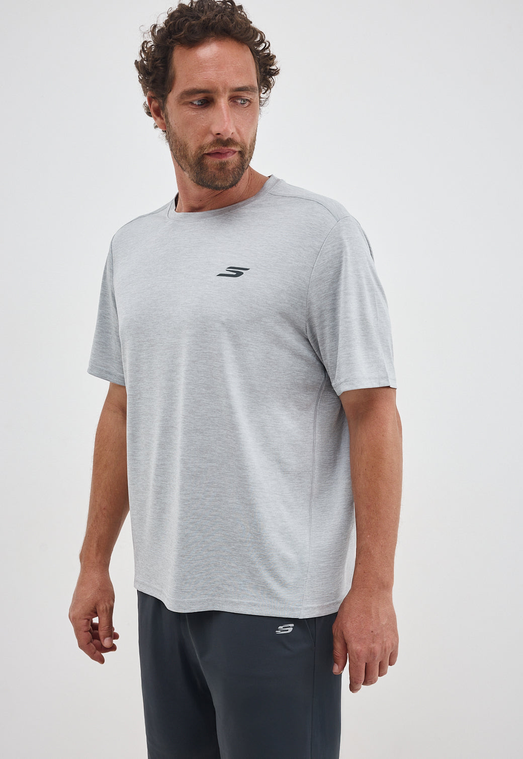 טישירט פרפורמנס קצרה מנדפת