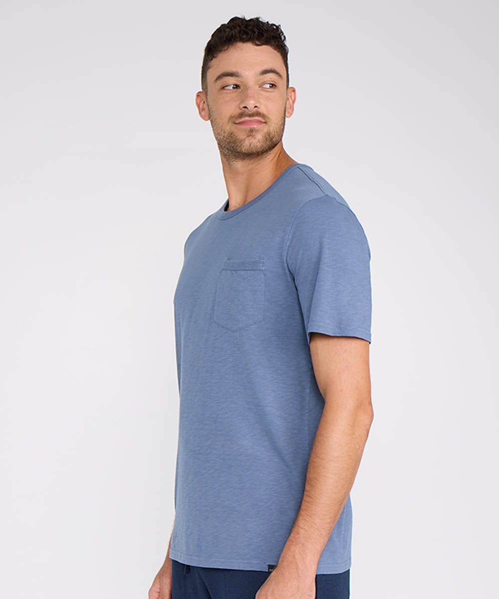 טישרט קצר עם כיס קדמי