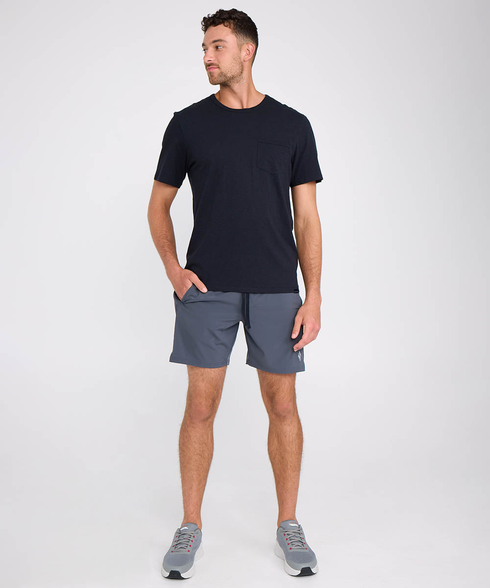 טישרט קצר עם כיס קדמי