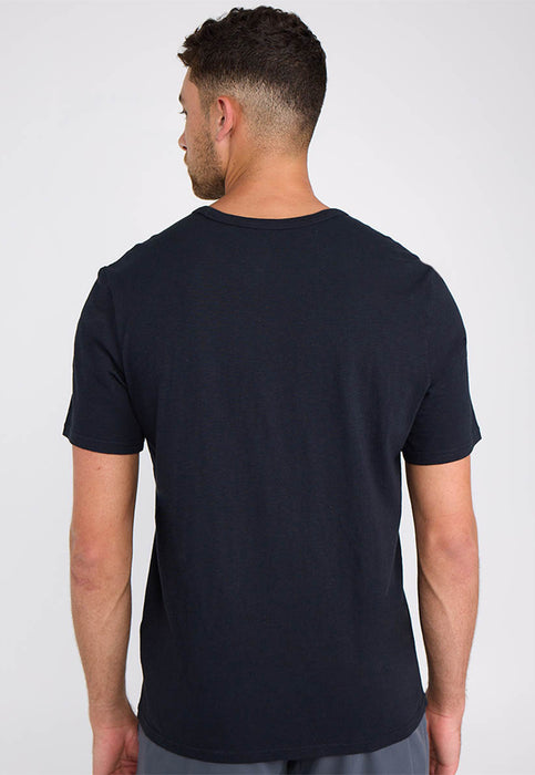 טישרט קצר עם כיס קדמי