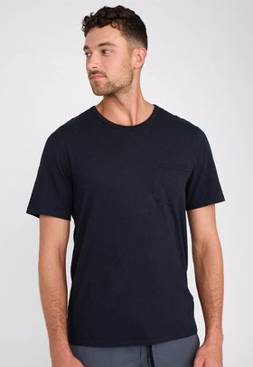 טישרט קצר עם כיס קדמי צבע שחור