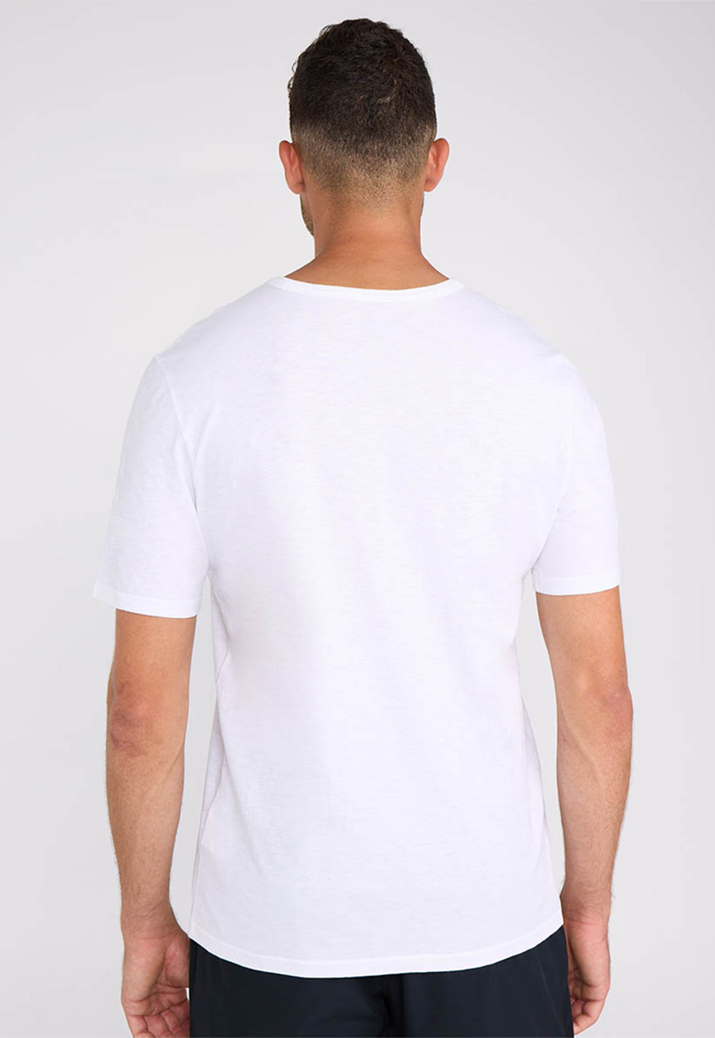 טישירט קצר עם כיס קדמי