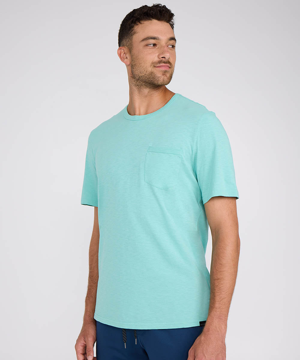 טישירט קצר עם כיס קדמי