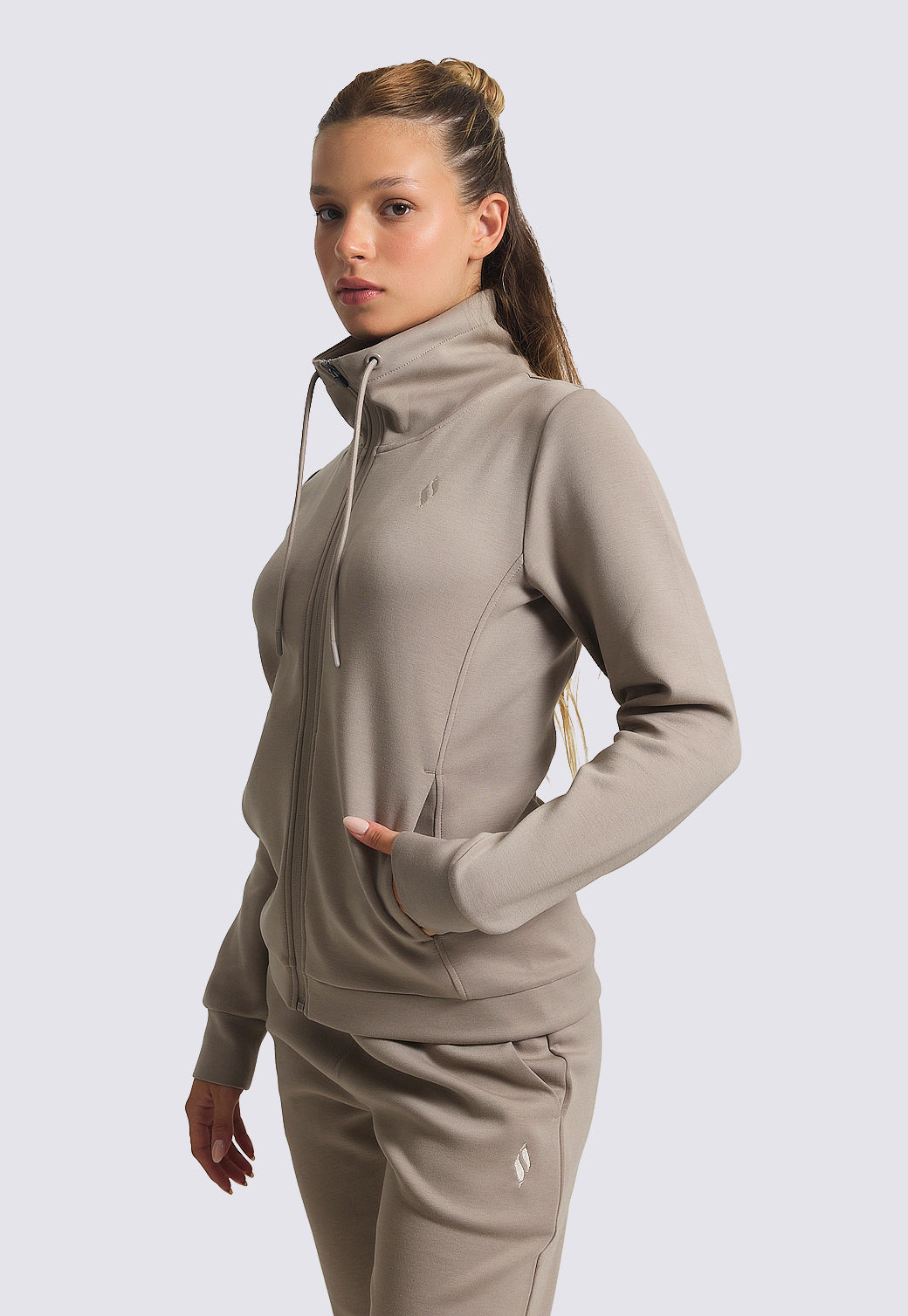 עליונית אינטרלוק עם לוגו רקום