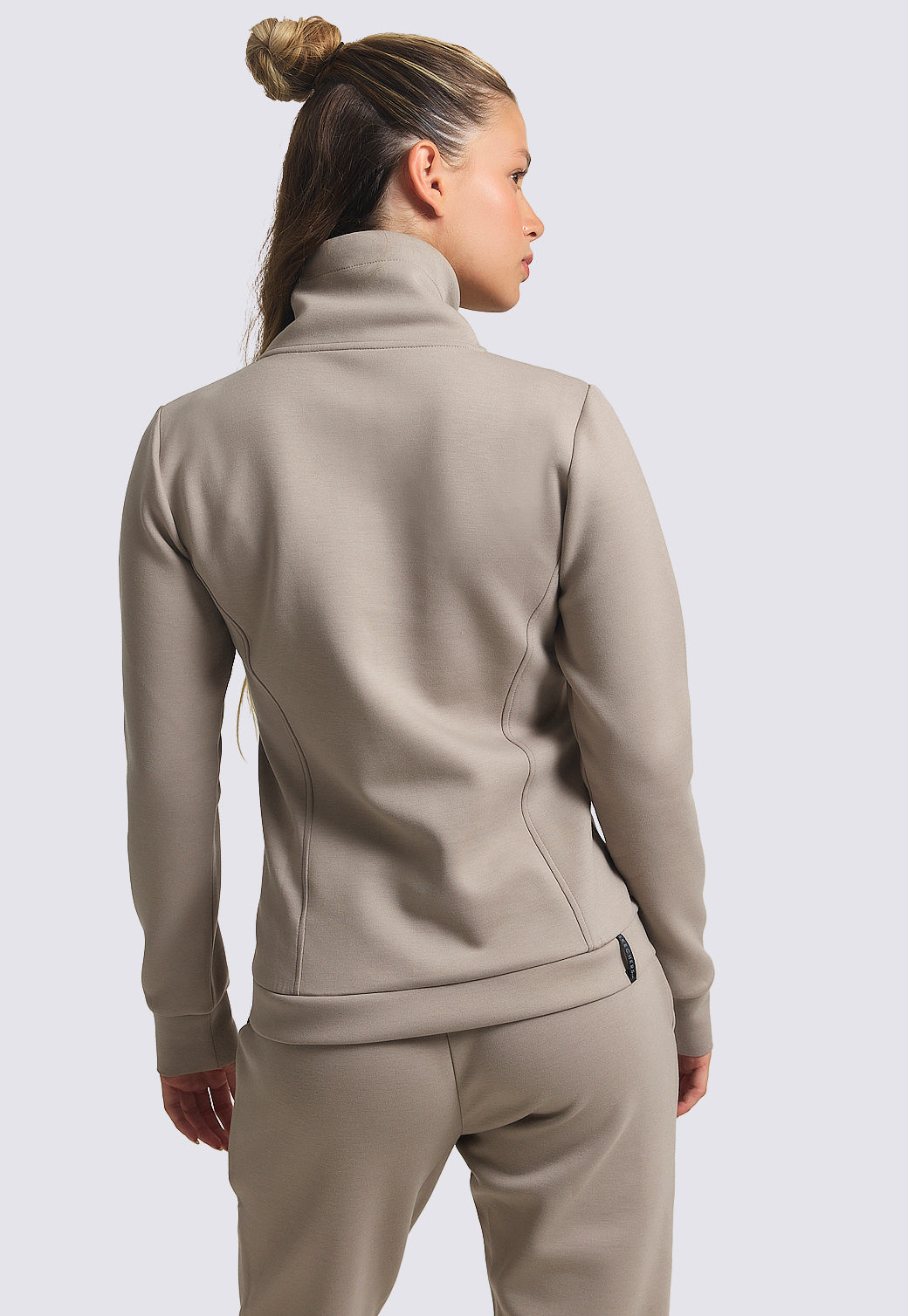 עליונית אינטרלוק עם לוגו רקום