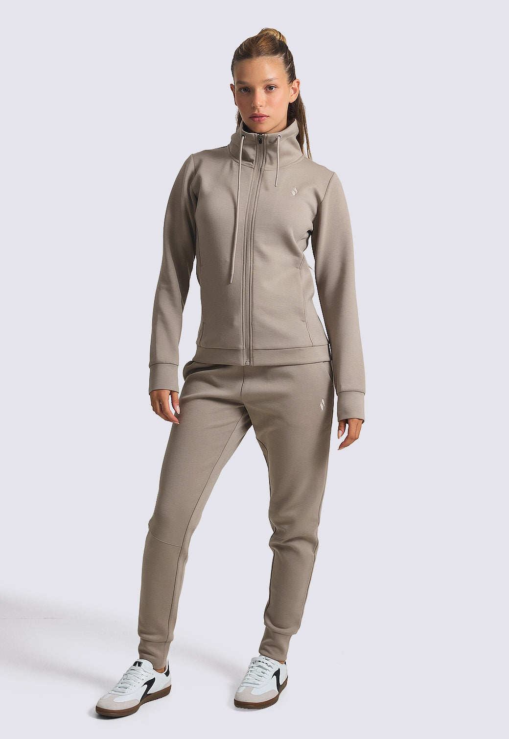 עליונית אינטרלוק עם לוגו רקום