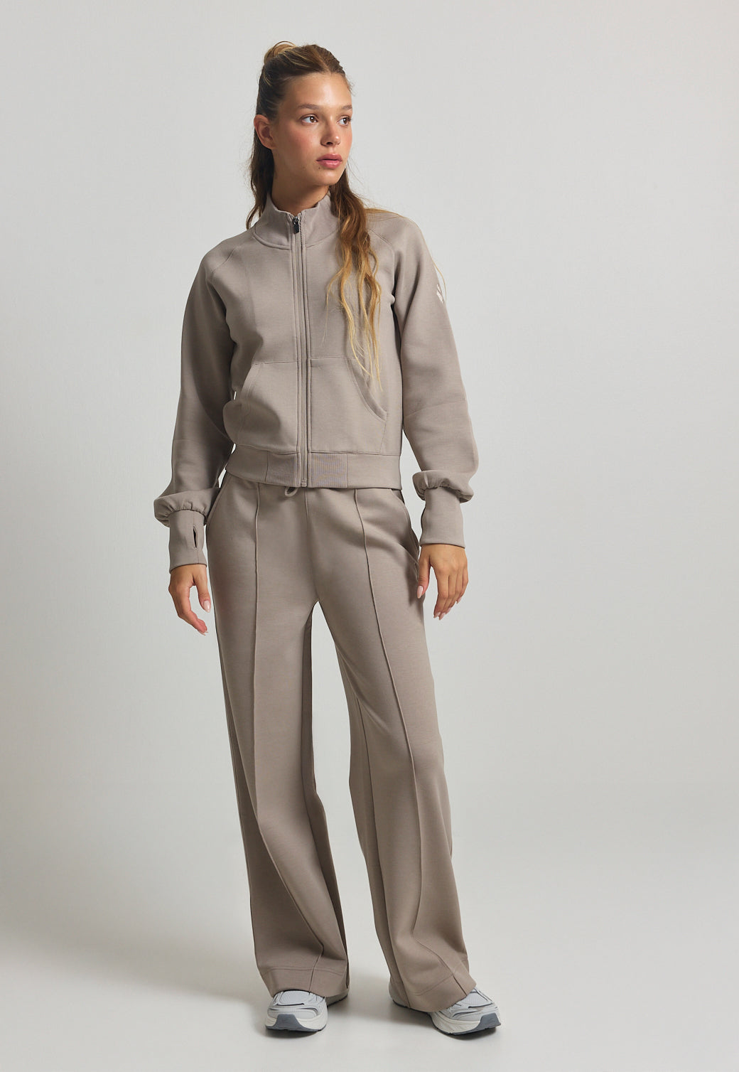 מכנס אינטרלוק בגיזרה מתרחבת