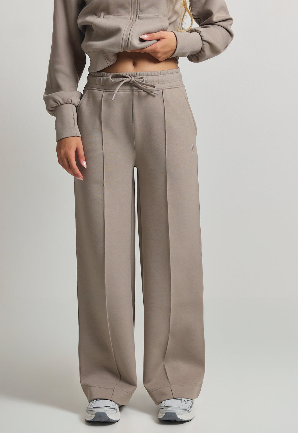 מכנס אינטרלוק בגיזרה מתרחבת