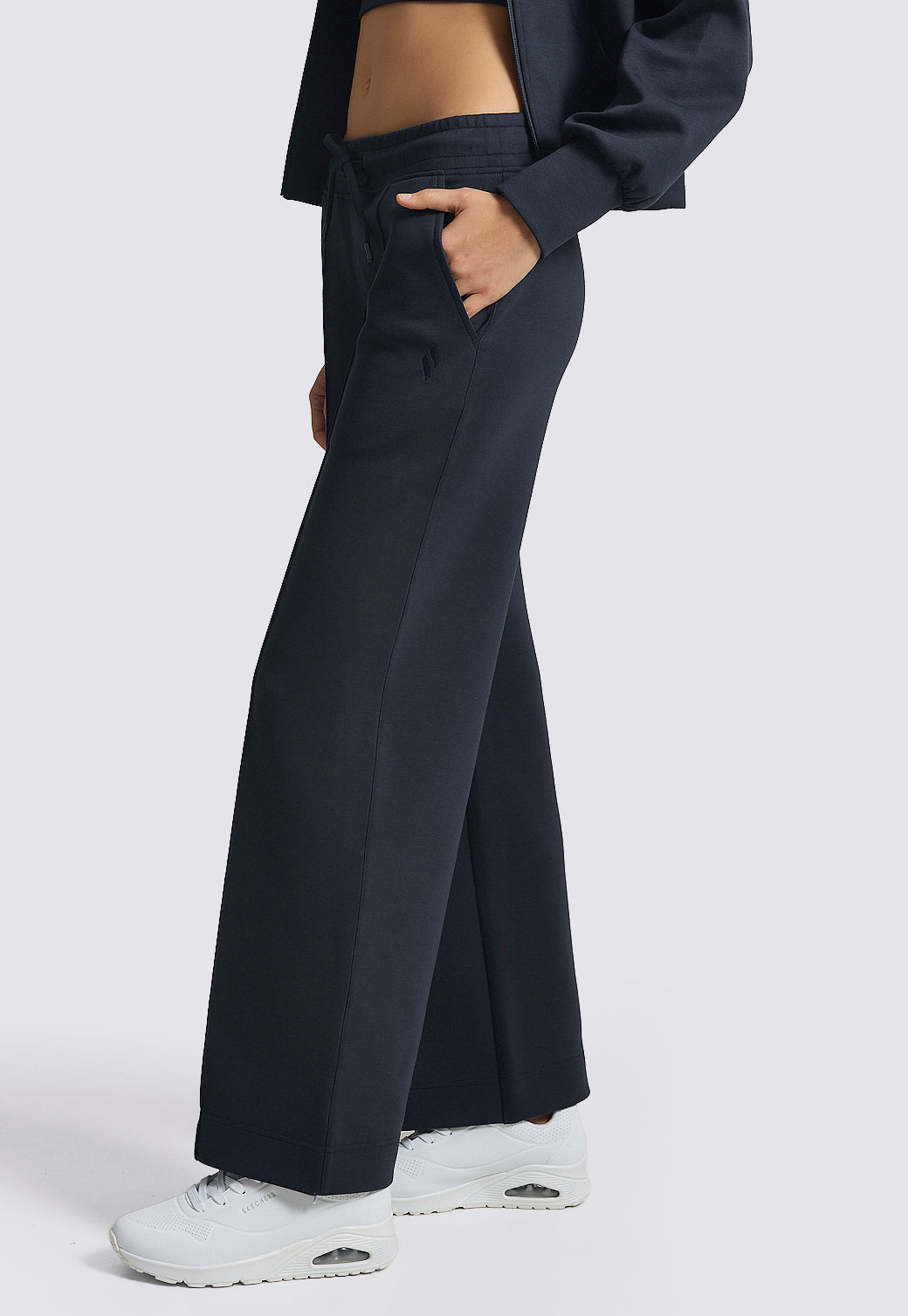 מכנס אינטרלוק בגיזרה מתרחבת