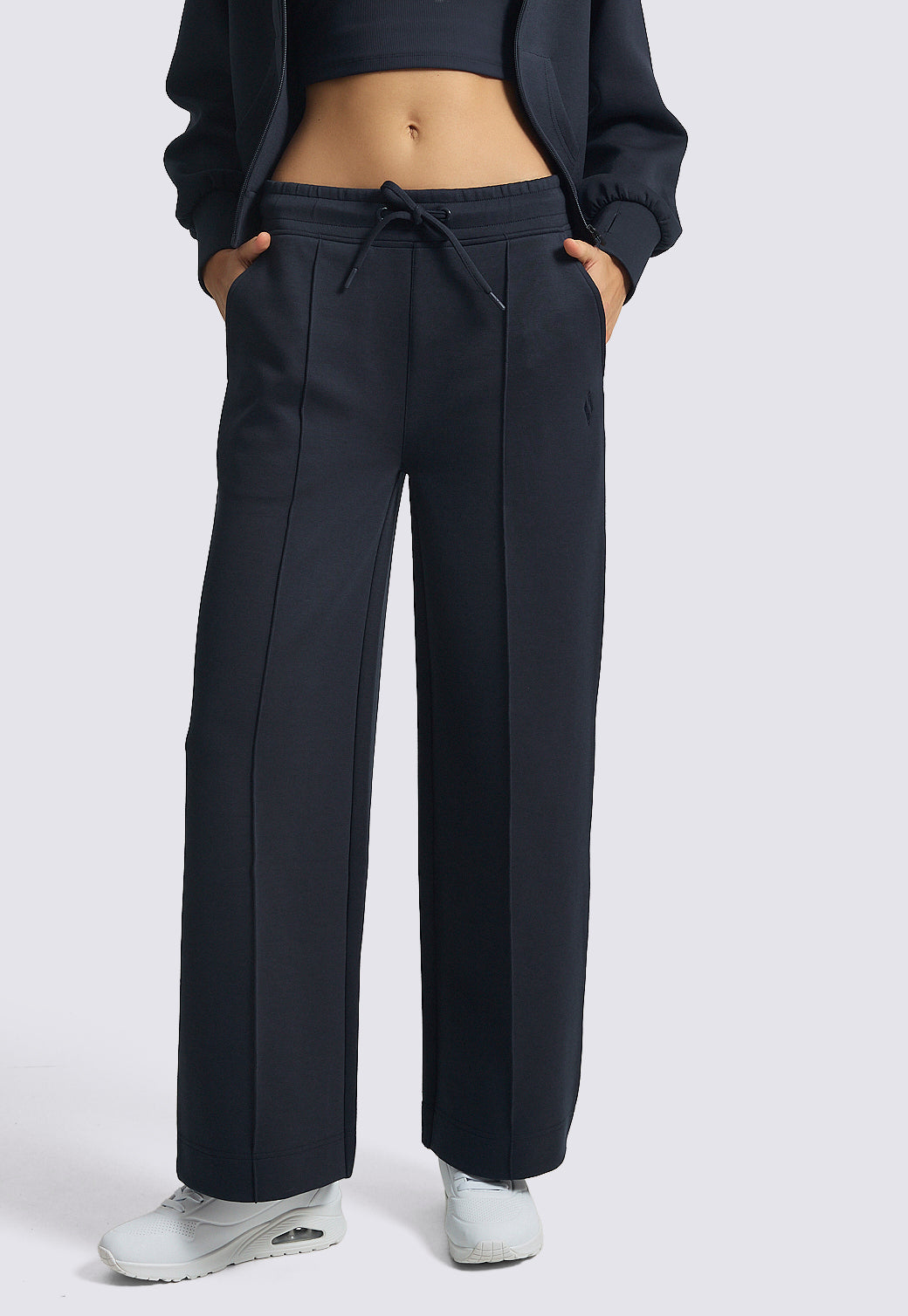 מכנס אינטרלוק בגיזרה מתרחבת