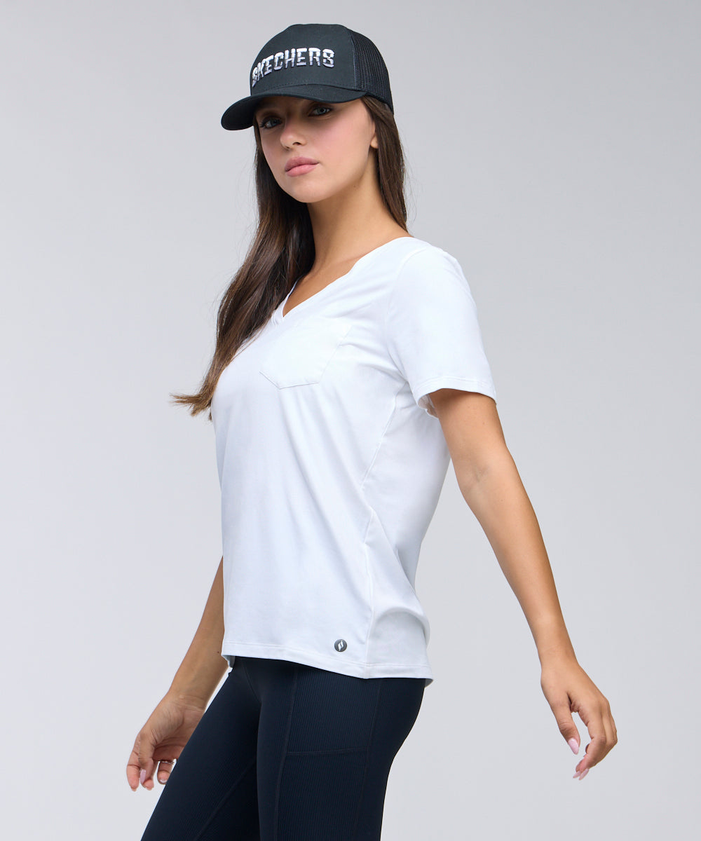 חולצת וי קצרה עם כיס קדמי