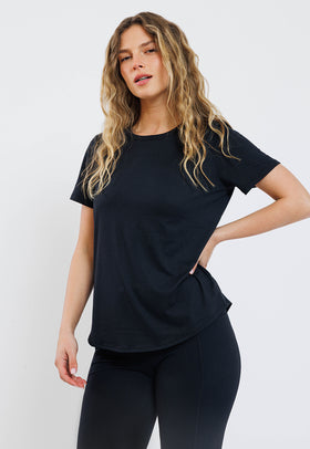 טישירט אימון מנדף צבע שחור