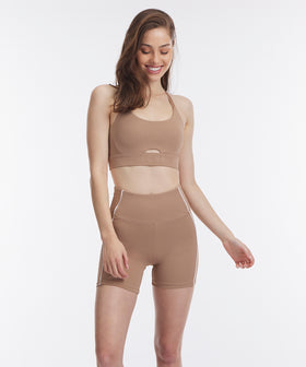 טופ ספורט עם חיתוך תחתון צבע בז'